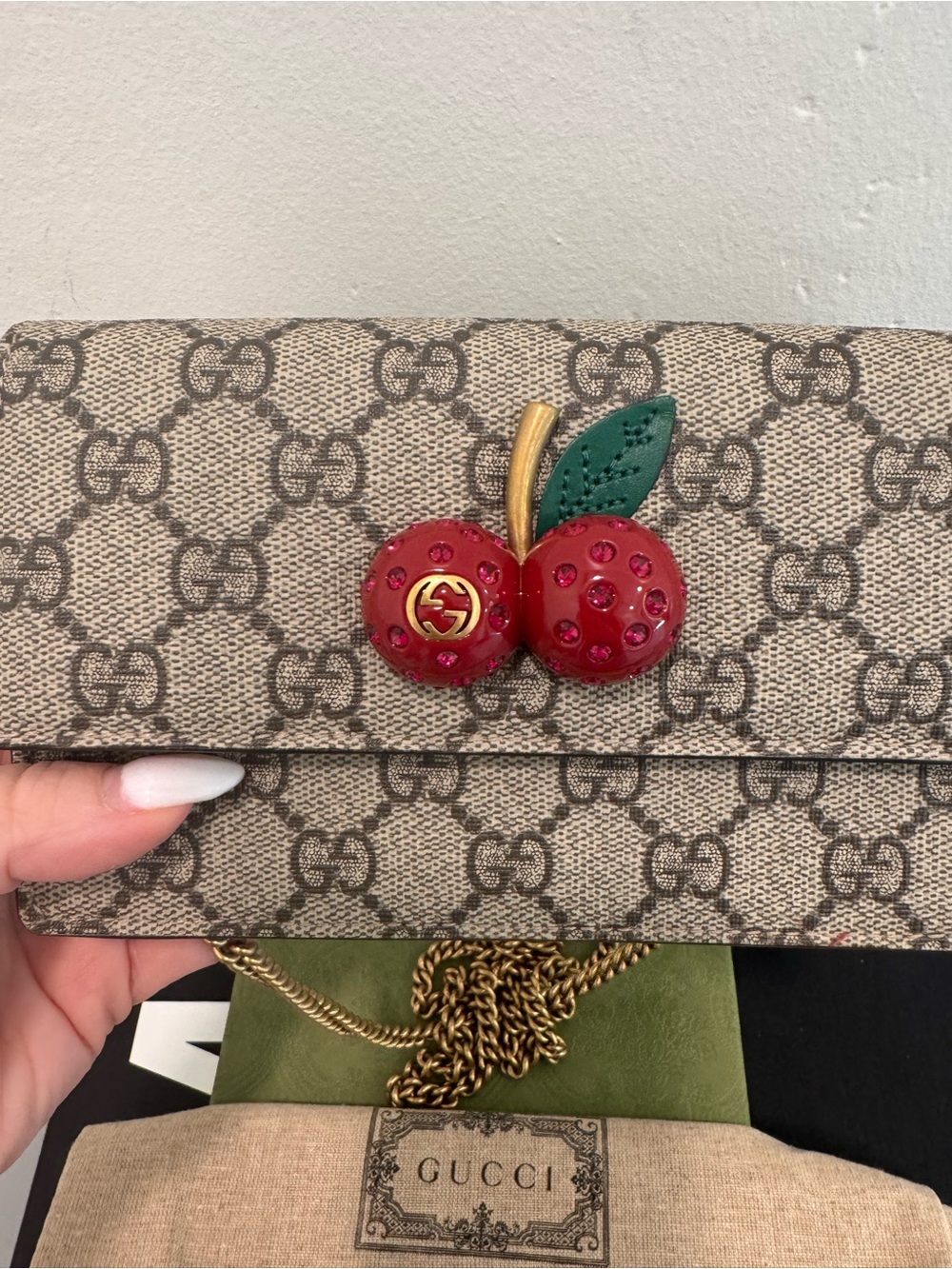Gucci GG Supreme Cherry Crossbody Bag with box and dusty - Picture 2 of 6